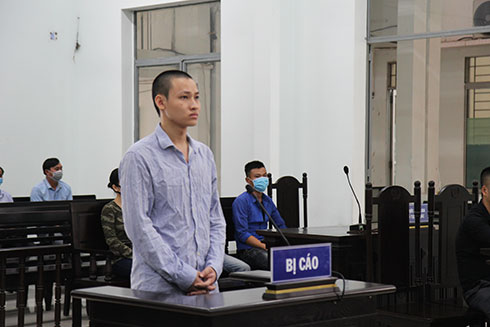 Bị đâm khi giải vây cho bạn