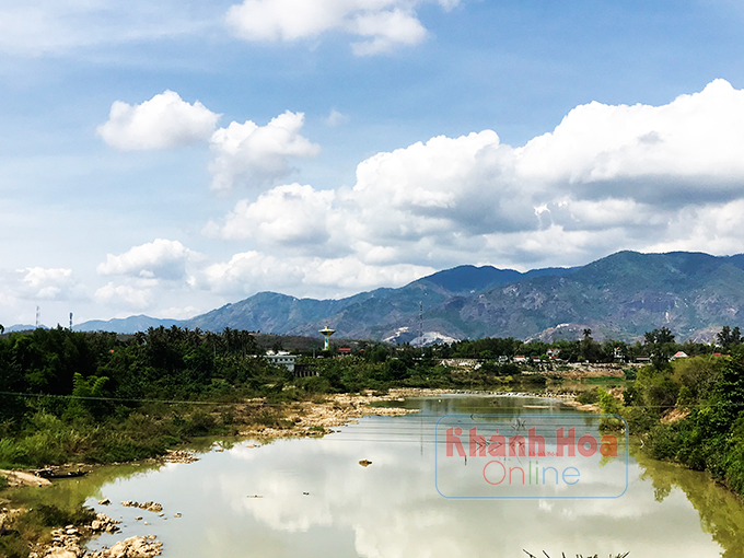 Mực nước trên sông Cái Nha Trang thấp kỷ lục từ trước đến nay.