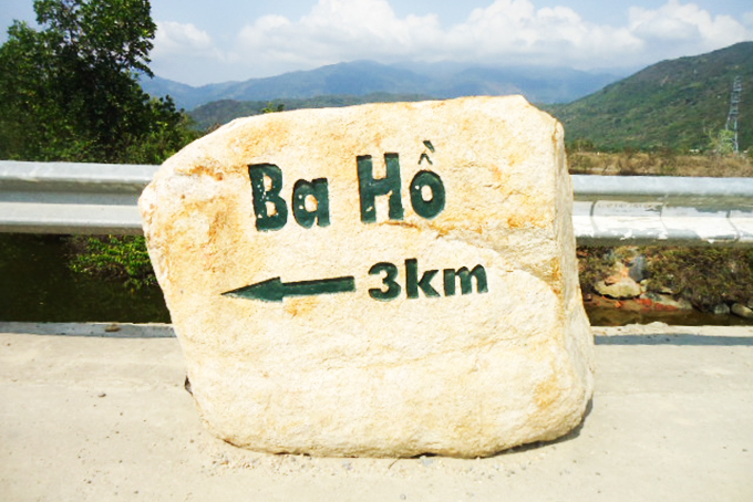 Bảng chỉ dẫn gây cản trở giao thông