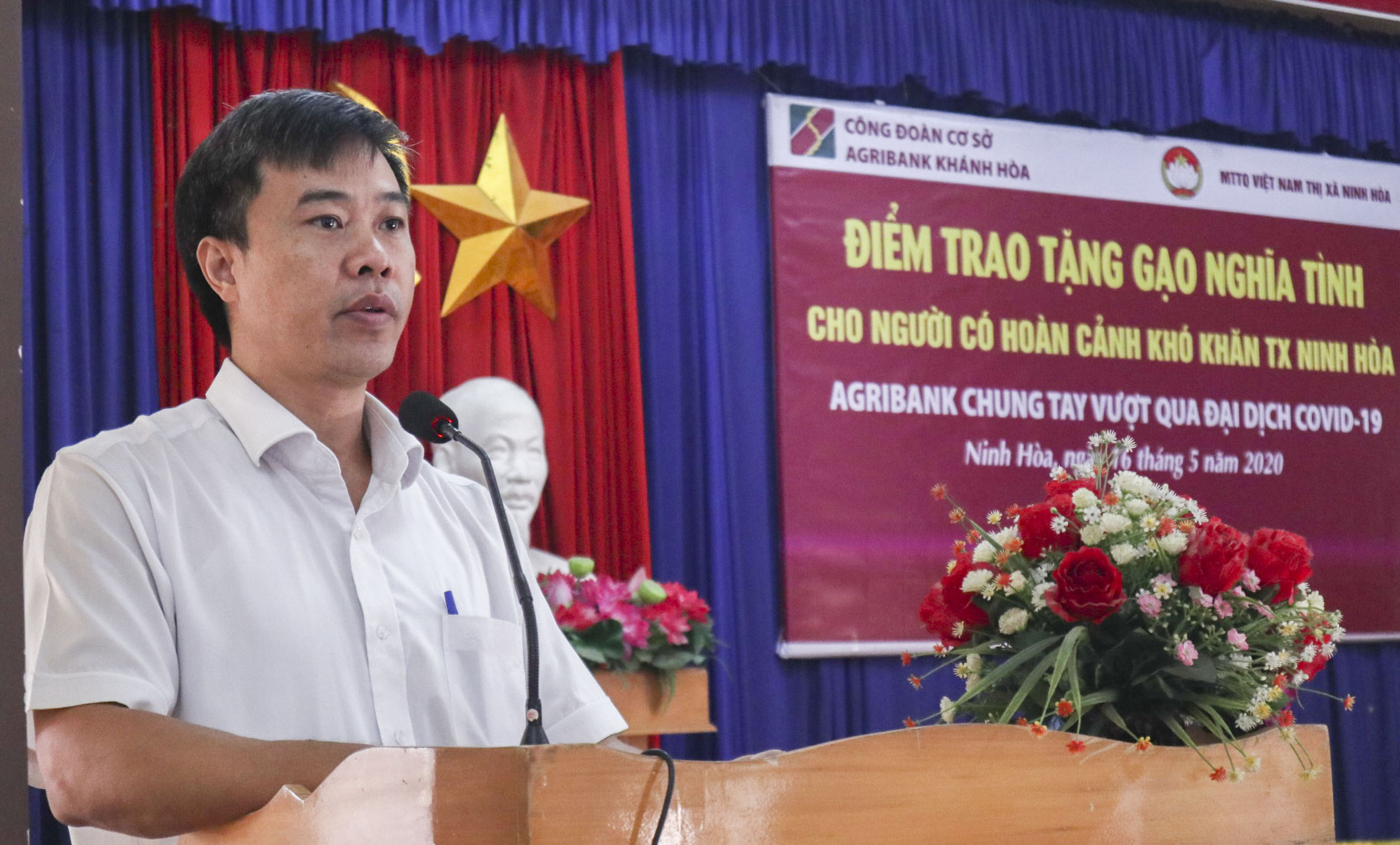 Ngân hàng Agribank Chi nhánh Khánh Hòa: Tặng 200 suất quà cho người dân thị xã Ninh Hòa