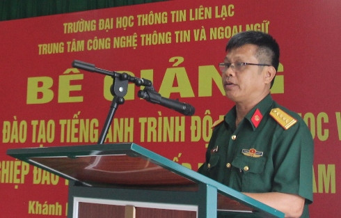 Đại tá Tống Hùng Dũng phát biểu tại buổi lễ.
