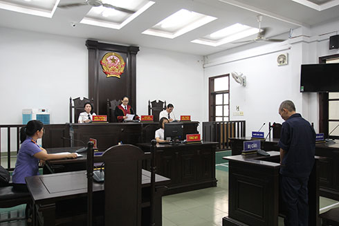 Đạo chích đeo khẩu trang hòng tránh camera