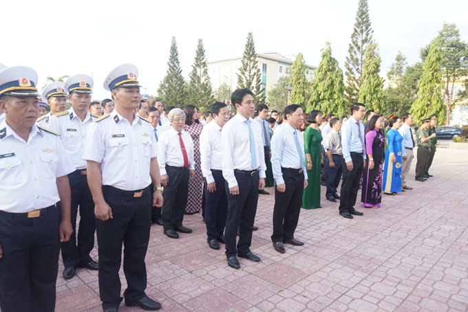 Khanh Hoa leaders attend thurification at Uncle Ho Statue