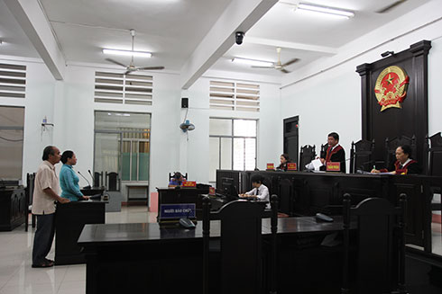 Mượn xe của em rồi đem cầm