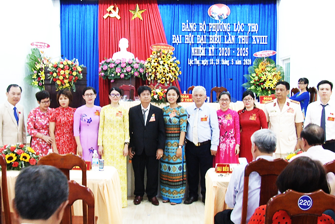 Ban Chấp hành Đảng bộ phường Lộc Thọ nhiệm kỳ 2020 - 2025 ra mắt đại hội.