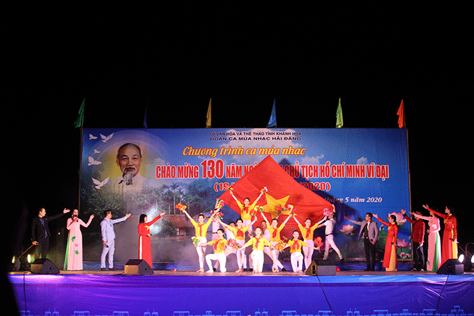 Liên khúc hát múa Người là niềm tin tất thắng, Ngôi sao niềm tin - Ngôi sao Hồ Chí Minh. 