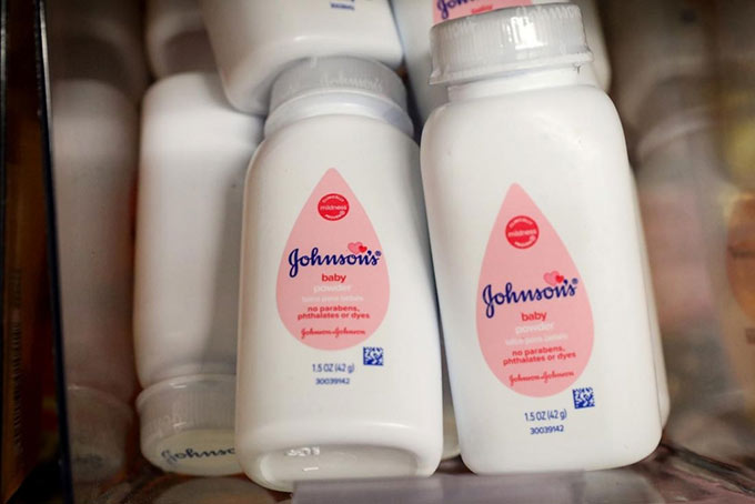 Hãng J&J sẽ ngừng bán sản phẩm phấn rôm trẻ em tại Bắc Mỹ (Ảnh: REUTERS)