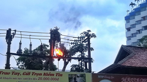 Cháy, nổ lưới điện hạ áp trong khuôn viên khách sạn