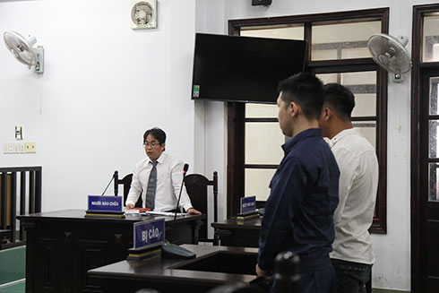 Đi giải quyết mâu thuẫn, lại chém người