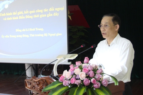 Thứ trưởng Bộ Ngoại giao Lê Hoài Trung thông tin đến các đại biểu.