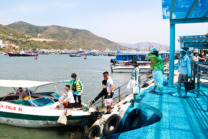 Tourists take boat to visit Nha Trang Bay.