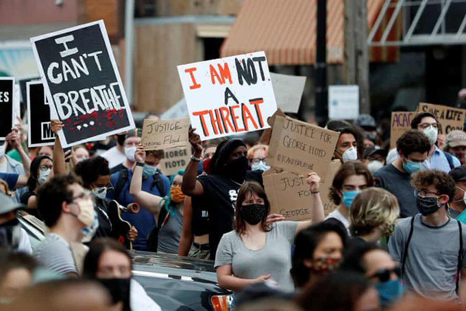 Bạo lực gia tăng trong các cuộc biểu tình ở Mỹ, một thanh niên bị bắn chết