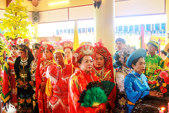 People attending Am Chua Festival