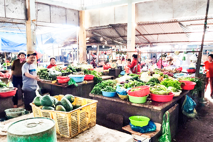 A market in Khanh Vinh District
