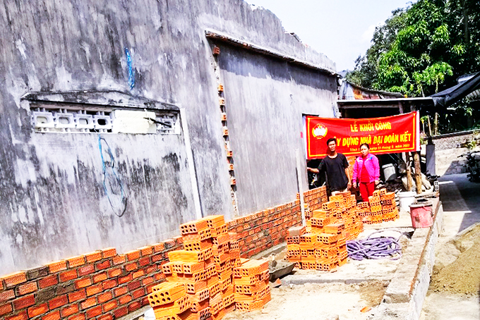 Tổng Công ty Điện lực miền Trung: Xây 5 nhà Đại đoàn kết cho hộ nghèo