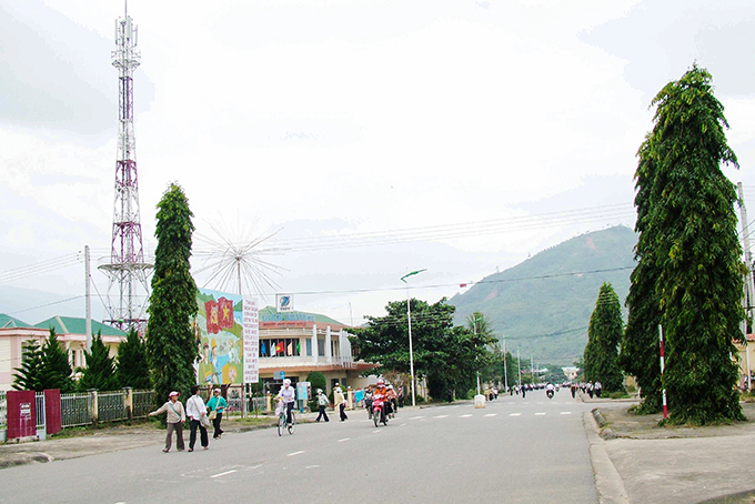 Một góc thị trấn Tô Hạp, huyện Khánh Sơn. 