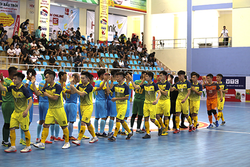 Sanvinest Sanna Khánh Hòa, VietFootball, Tân Hiệp Hưng thắng trận mở màn