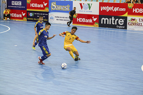 Competition between Vietfootball and Hung Gia Khang Dak Lak