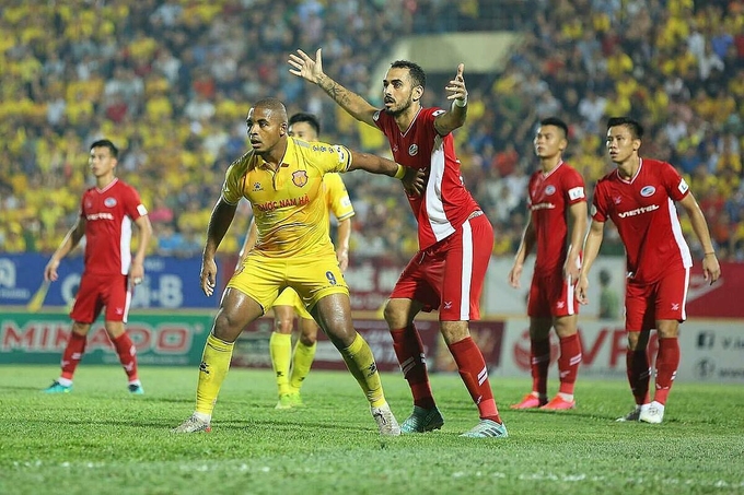 Viettel hạ Nam Định ở phút bù giờ