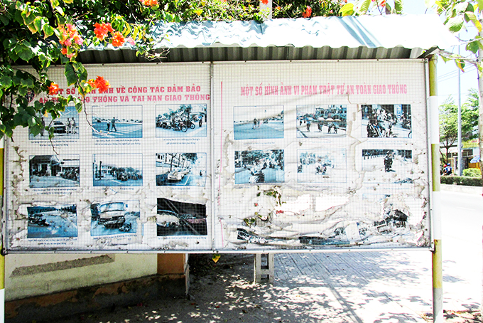 Đề nghị thay mới pa nô tuyên truyền