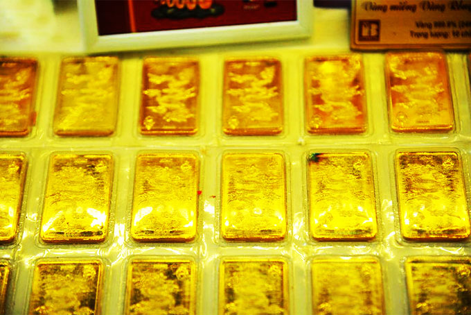 Giá vàng đầu tuần giảm mạnh, rời xa mốc 49 triệu đồng/lượng