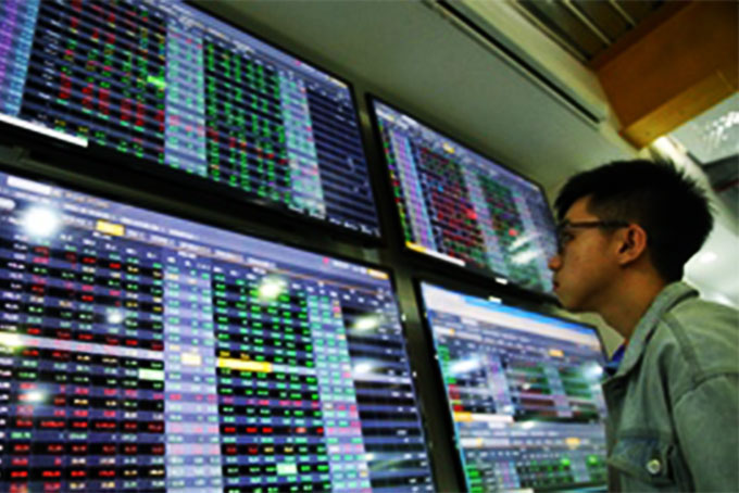 VN-Index trở lại mốc 900 điểm