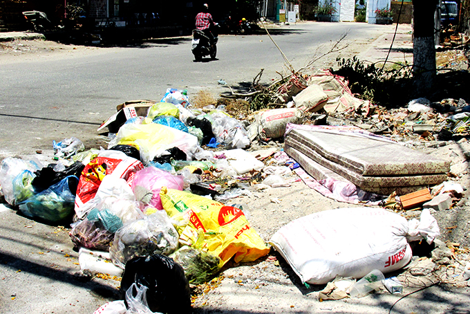 Cần đặt thùng thu gom rác thải