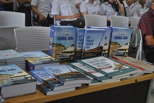 Hội thảo trưng bày một số tài liệu về kỹ thuật công nghiệp tàu thủy, hàng hải... 