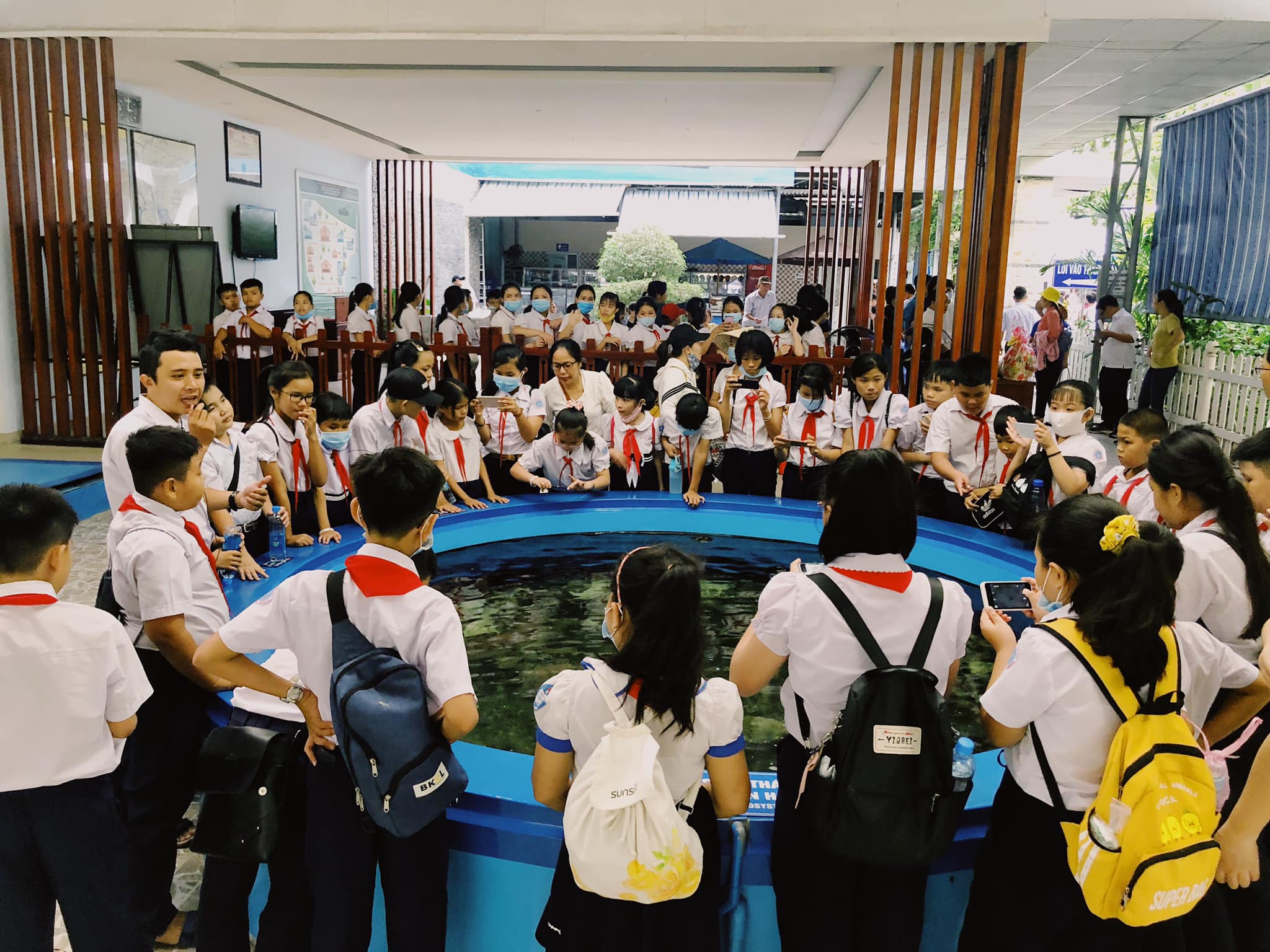 Phổ biến kiến thức về môi trường biển cho 60 học sinh