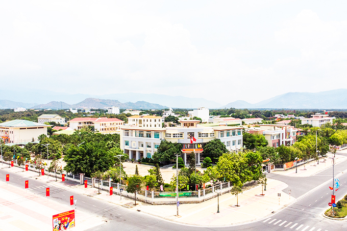 Một góc trung tâm hành chính huyện Cam Lâm.
