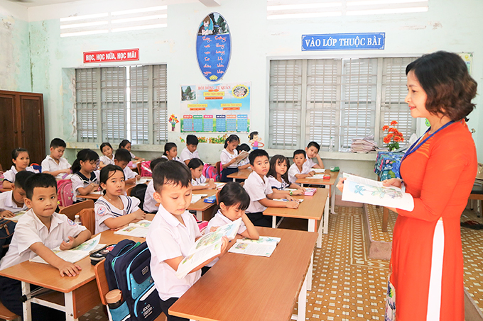 Tiết học tại Trường Tiểu học Cam Đức 1 - một trong những trường trọng điểm của huyện.  
