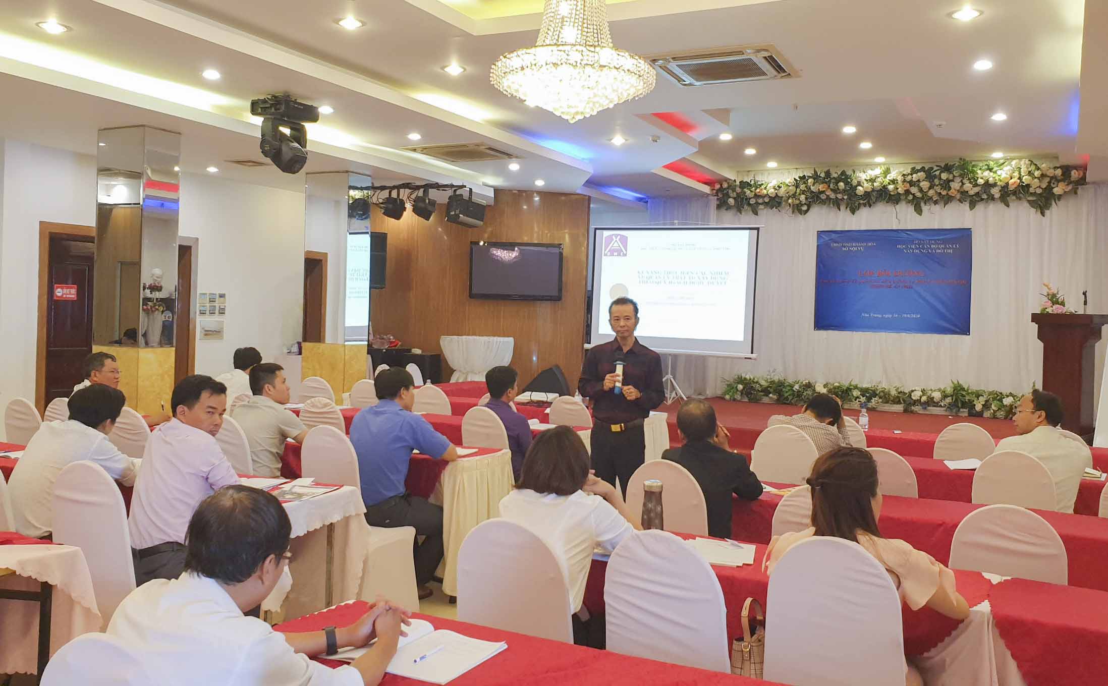 Đào tạo chuyên sâu &quot;Định hướng phát triển đô thị tăng trưởng xanh, thông minh, ứng phó biến đổi khí hậu&quot;