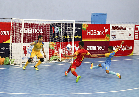 Mưa bàn thắng trong trận derby phố biển