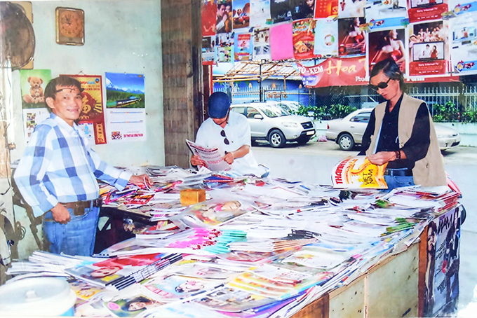 Tiệm báo Hoàng - 25 đường Phan Chu Trinh, TP. Nha Trang  nổi tiếng bán báo một thời.