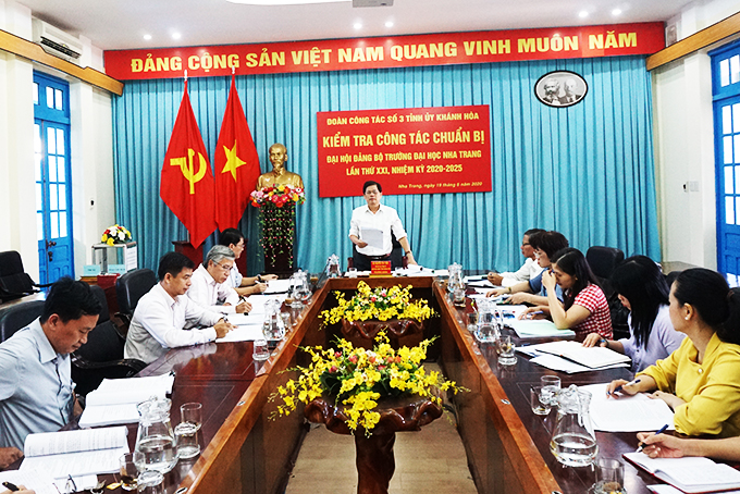Ông Nguyễn Tấn Tuân phát biểu kết luận. 