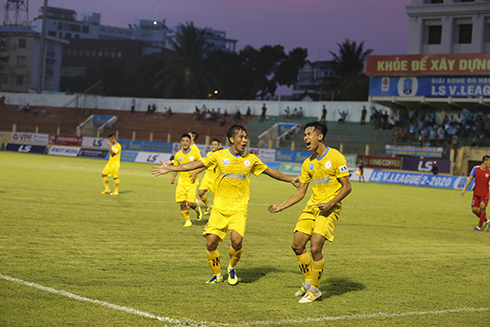 Sanna Khánh Hòa-Biển Việt Nam tạm vươn lên dẫn đầu