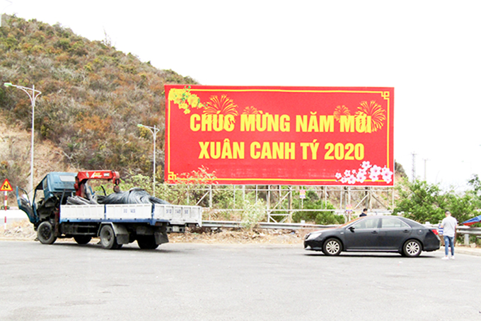 Pa nô tuyên truyền không còn phù hợp