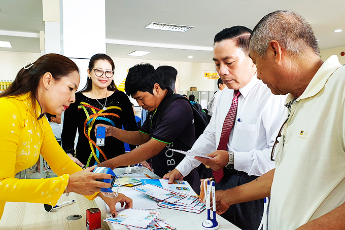 Bưu điện tỉnh: Khai trương cửa hàng kinh doanh tem chơi - quà tặng