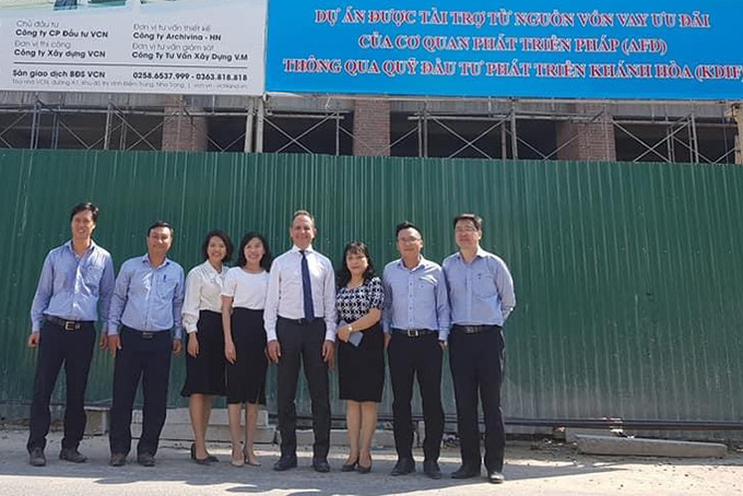 Vincent Floreani, French Consul General in Ho Chi Minh City, visits Phuoc Long VCN social housing project
