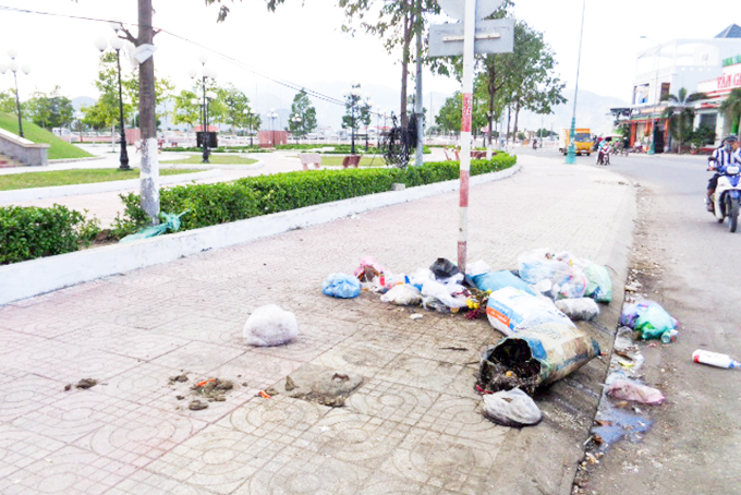 Cần đặt thùng thu gom rác