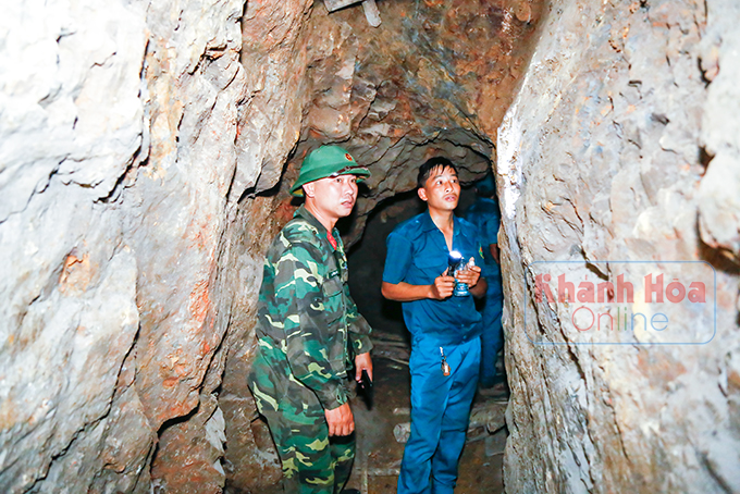 Hầm khai thác vàng trái phép trên núi Hòn Vung.