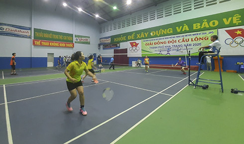 Các tay vợt tranh tài tại giải.