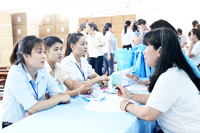 Chăm lo cho lao động nữ