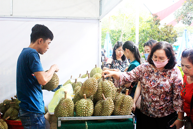 Buying durians at safe food fair 2020