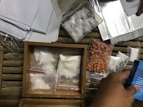 Công an thu giữ ma túy, thuốc lắc tại nơi ở của Tân
