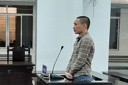 Đâm bảo vệ để chiếm đoạt xe máy