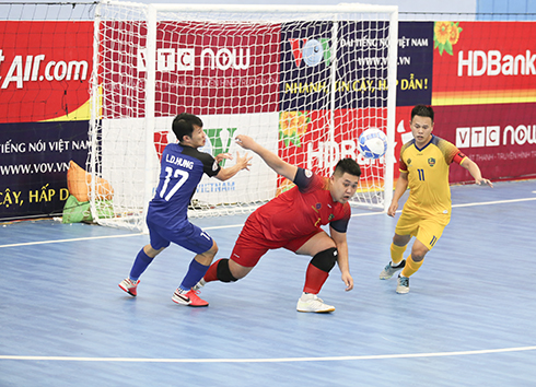 Thái Sơn Nam bất bại lượt đi