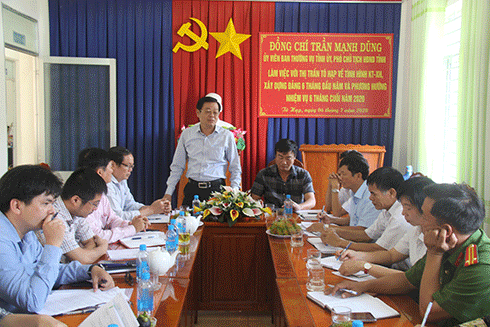 Ông Trần Mạnh Dũng phát biểu chỉ đạo tại buổi làm việc với UBND thị trấn Tô Hạp