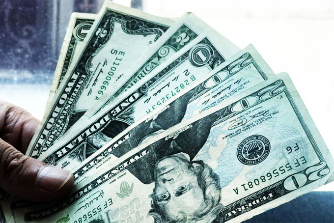 Giá mua USD giảm tại một số ngân hàng