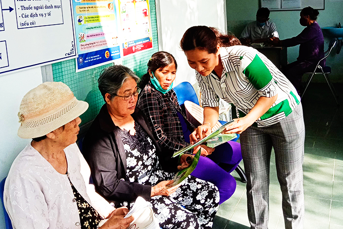 Tuyên truyền về nâng cao chất lượng dân số cho người dân xã Ninh Đông, thị xã Ninh Hòa. 